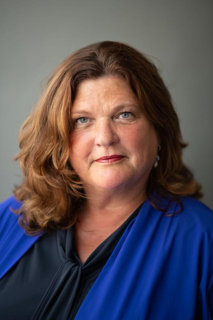 gem_ettenleur's tweet photo. Etten-Leur vindt nieuwe burgemeester. Op voorstel van de vertrouwenscommissie besloot de gemeenteraad van Etten-Leur op 3 juli 2023 om voor te dragen als burgemeester van de gemeente Etten-Leur: 

Marina Starmans-Gelijns (VVD), 53 jaar. https://t.co/YU1qWnGigm