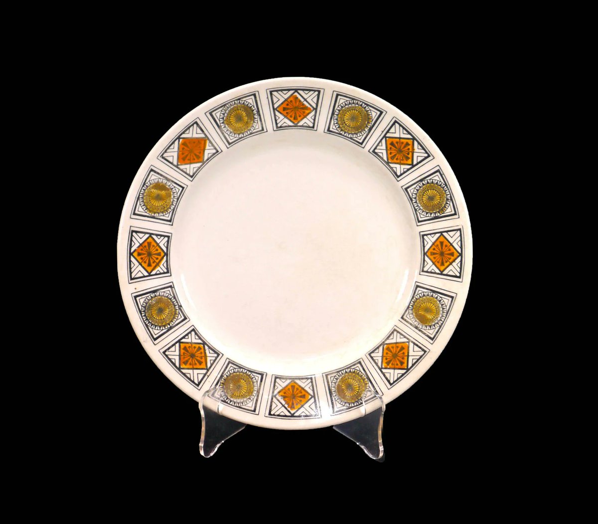 G97816960Girl's tweet photo. Retro Broadhurst Michelle luncheon plate made in England. Kathie Winkle design. https://t.co/nuV9BUTKnb via @Etsy #BuyfromGroovy #antiqueshop #tableware #dinnerware #vintagetableware #retrotableware #1970skitchen #BroadhurstMichelle #BroadhurstEngland #KathieWinkle #EtsySellers https://t.co/5UTUs4jeZL