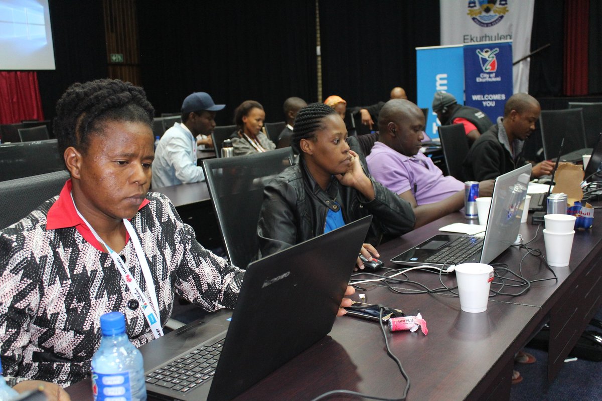 Geekulcha's tweet photo. 𝐏𝐇𝐎𝐓𝐎 𝐎𝐅 𝐓𝐇𝐄 𝐃𝐀𝐘 - 𝐒𝐞𝐩𝐭𝐞𝐦𝐛𝐞𝐫 𝟑𝟎, 𝟐𝟎𝟏𝟔

We hosted the @City_Ekurhuleni Municipality hackathon at the Alberton Civic Centre in Ekurhuleni. It was themed "Digitally Connected World."

#EMMHack #PhotoOfTheDay https://t.co/WirPVE3Ckd