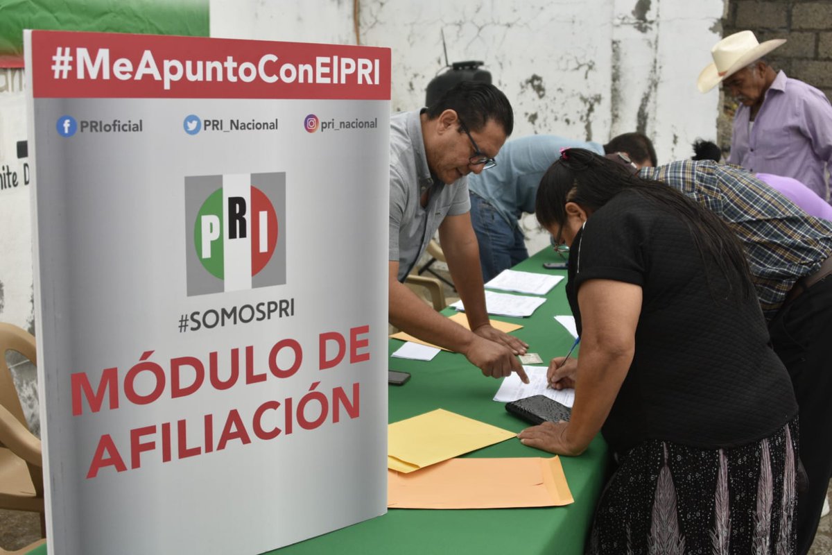 PRI_Nacional's tweet photo. Ser parte del PRI significa ser parte de un legado de lucha y compromiso por el bienestar de todos los mexicanos. 

¡Gracias a las y los ciudadanos que con orgullo y convicción decidieron afiliarse a nuestro partido en #Nayarit!  

#YoMeAfilioAlPRI https://t.co/E5qjOGIYeR