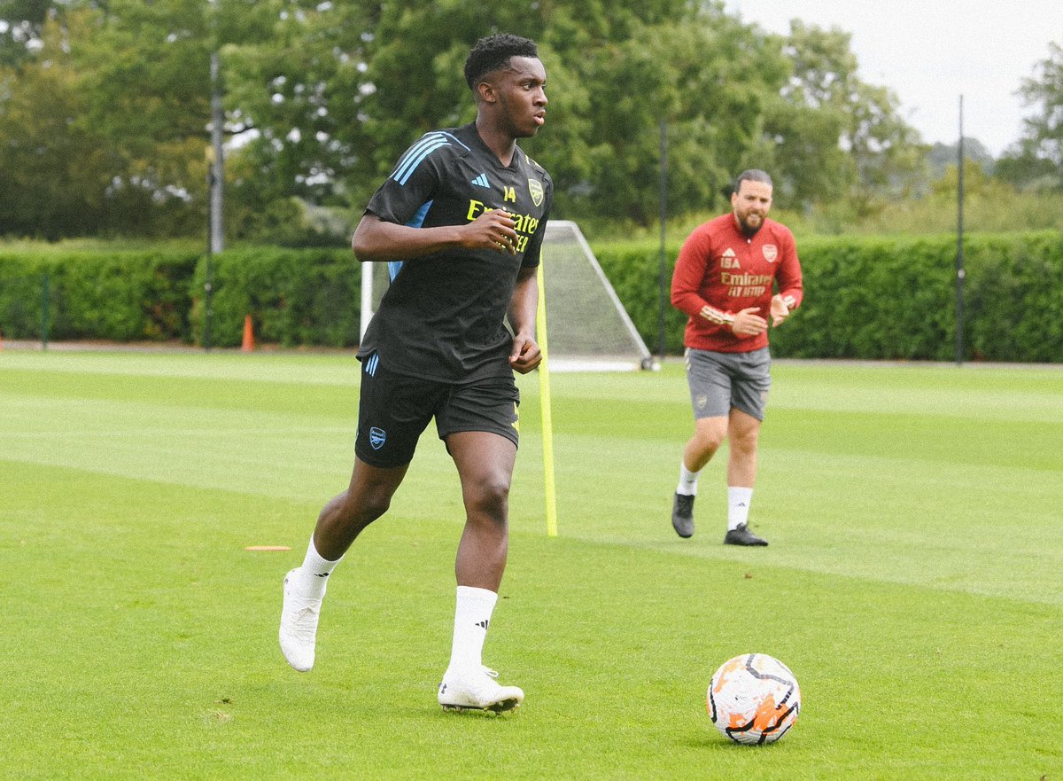EddieNketiah9's tweet photo. Straight back to it! #EN14 @Arsenal 🙏🏾 https://t.co/YrHD3WPKfD