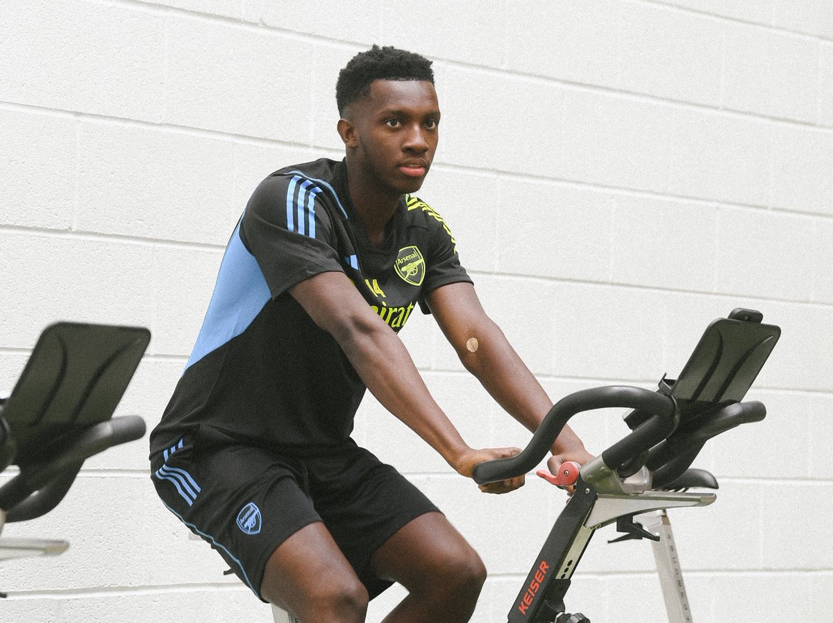 EddieNketiah9's tweet photo. Straight back to it! #EN14 @Arsenal 🙏🏾 https://t.co/YrHD3WPKfD