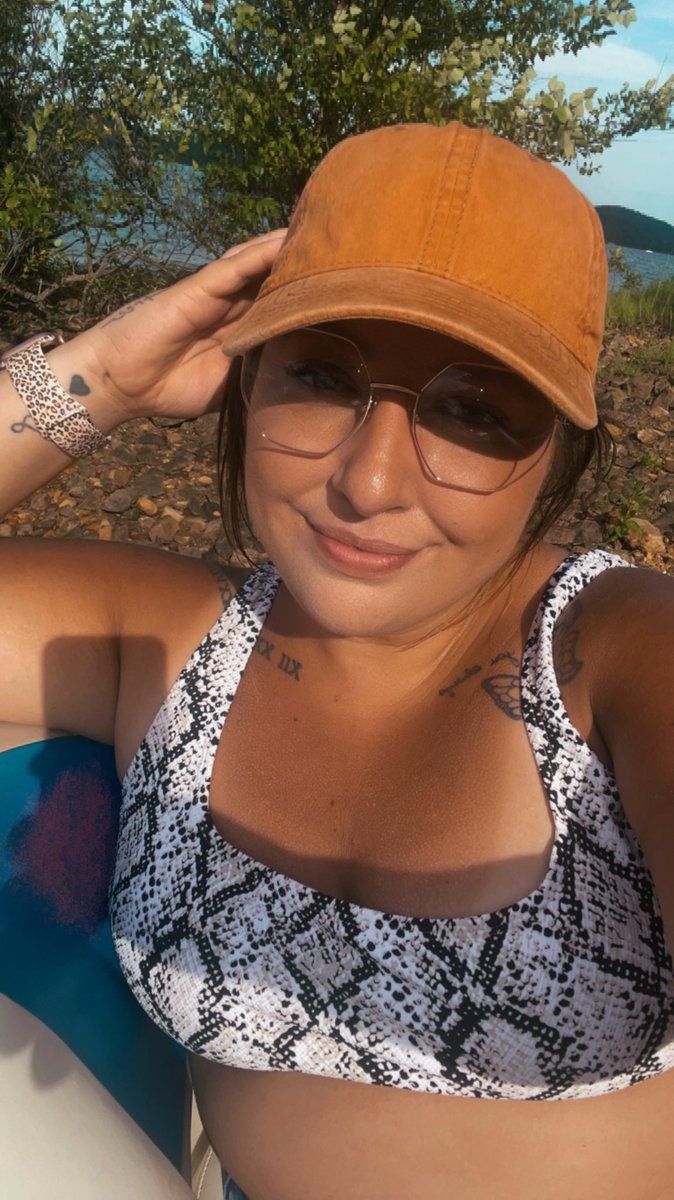 _AmyNicole_'s tweet photo. Lake days and sunsets 🌻🌞 https://t.co/MSiHhXC3Gj