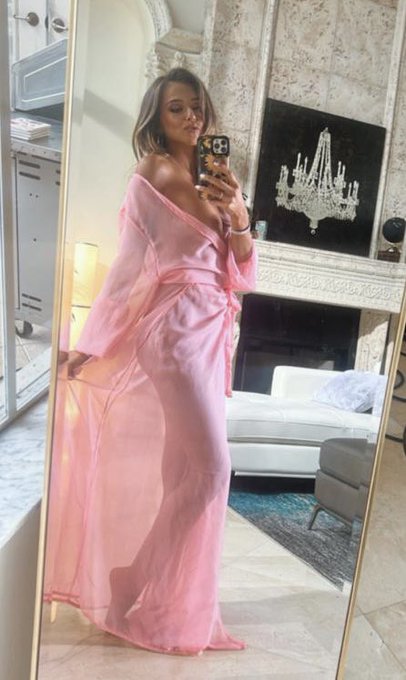 What would you do if you come home to me and I&rsquo;m like this 💋🖤 https://t.co/I2EEipMXeH<a href="/tag/armaniarmy"class="tags"><span>#armaniarmy</span></a>
