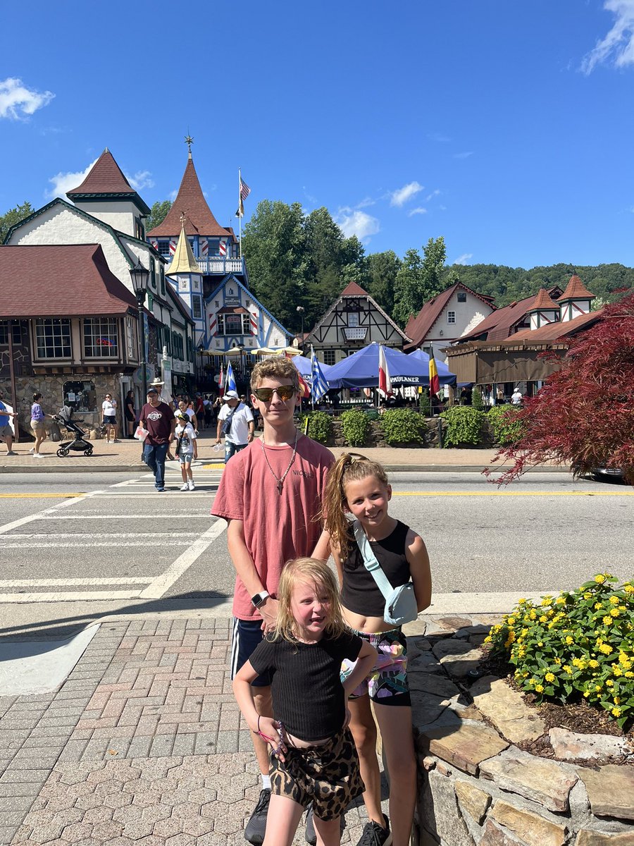 bjareeves5's tweet photo. @SolleyAACPS Clancy the Cardinal and the Reeves family had a nice visit at Helen, Ga (German town in North Georgia mountains). Enjoyed the mountain coaster, authentic German food, spotted Sasquatch, and explored so shops! #solleystrong #werisewesoar #German https://t.co/HCOD6zhJTS