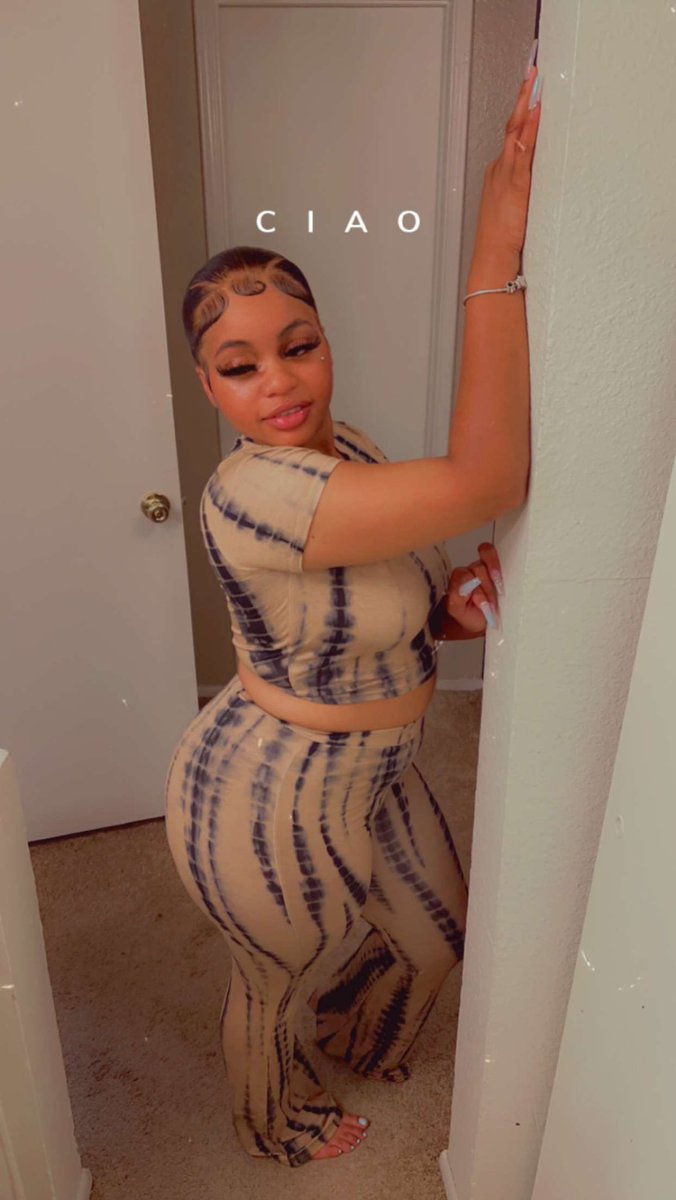 GoldzKali's tweet photo. Go subscribe to my onlyfans https://t.co/u0AAIBmAs8 https://t.co/nj3eSOqIwn