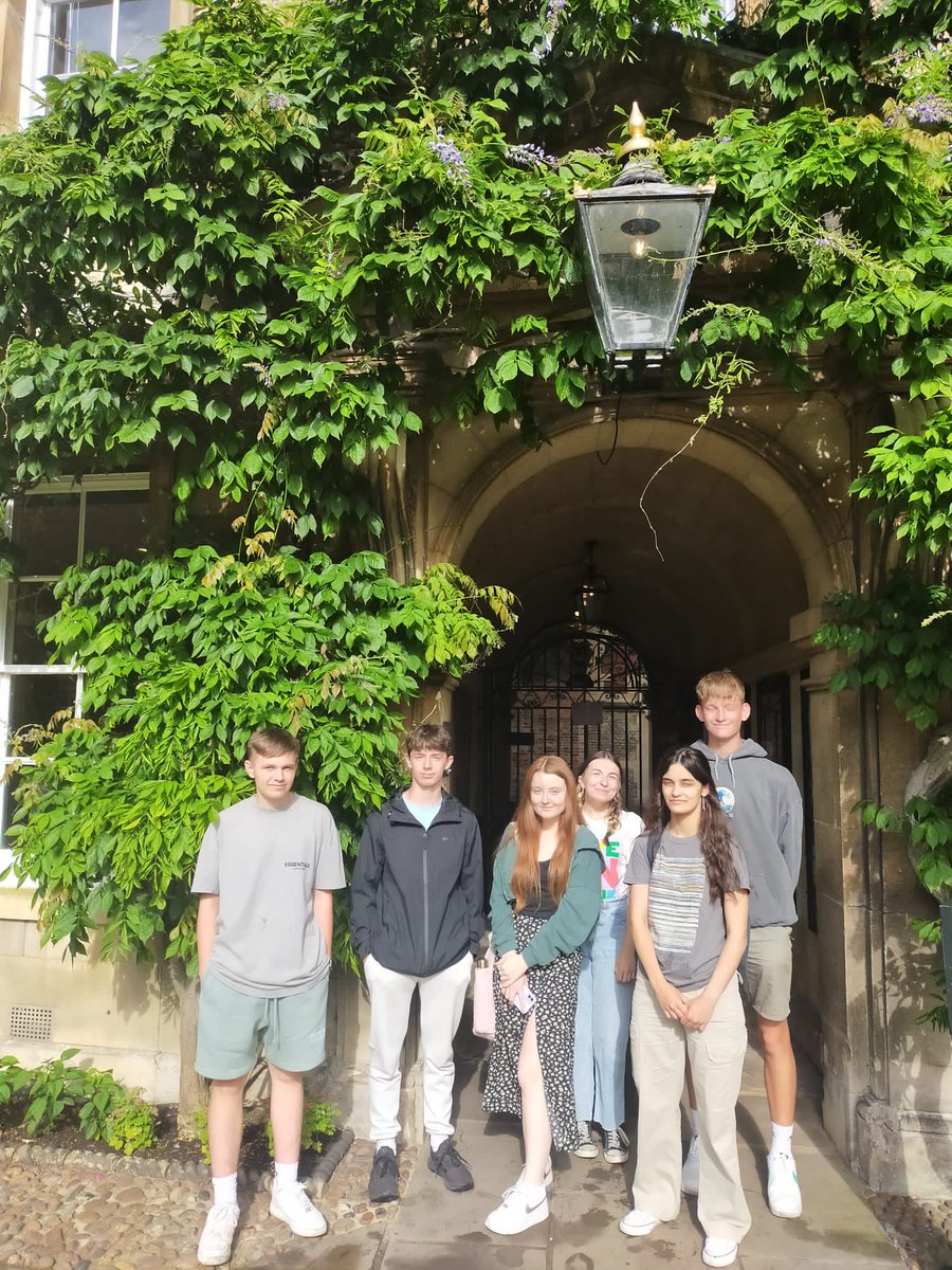 Holyrood Sixth Form tweet media