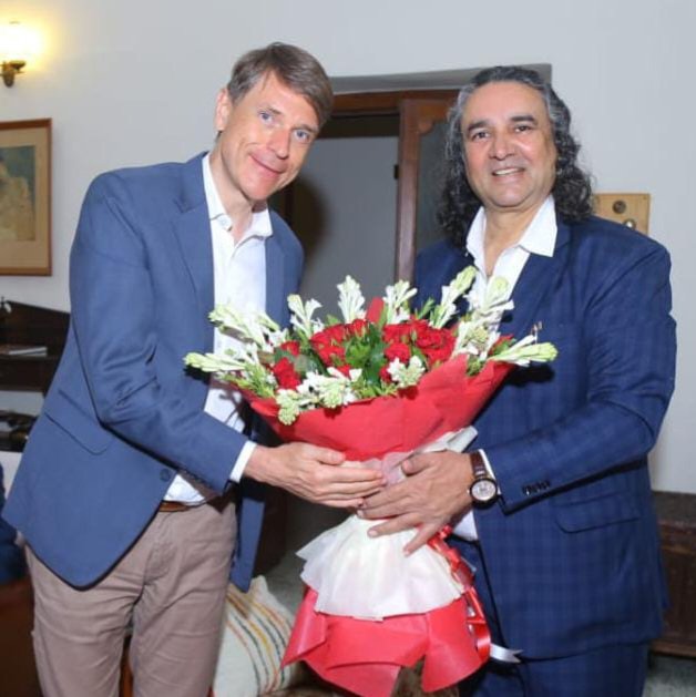 GarhwalPost1's tweet photo. Celebrating with a bang : with French 💖💕
@AFDehradun https://t.co/BiKdUV6Nv6