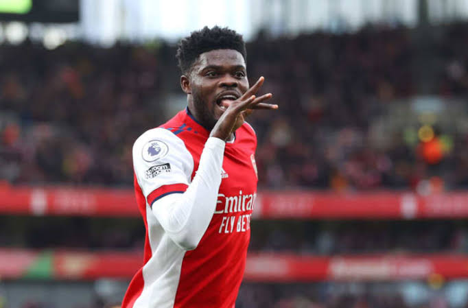 TheArsenalMind's tweet photo. If we can’t spend to get a Caicedo or Tchoumeni, we should just cling on to Partey. He’s better than any of the replacements, and the others look dull and panicky. Keep him for a year and pave the way for a better replacement next summer. https://t.co/HcNCMfSutP