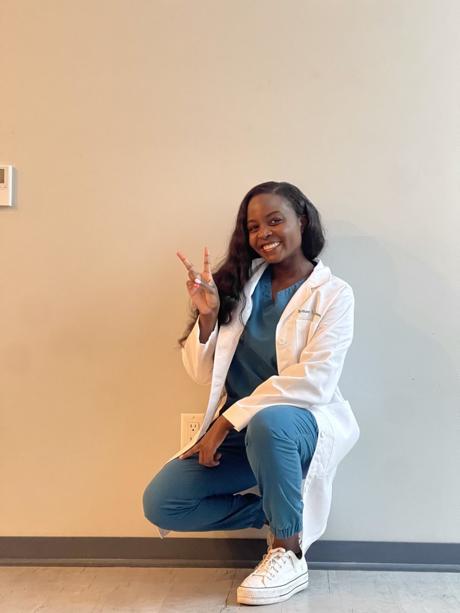 hellooobritto_'s tweet image. Dr. Thompson Reporting for duty! #firstdayvibes