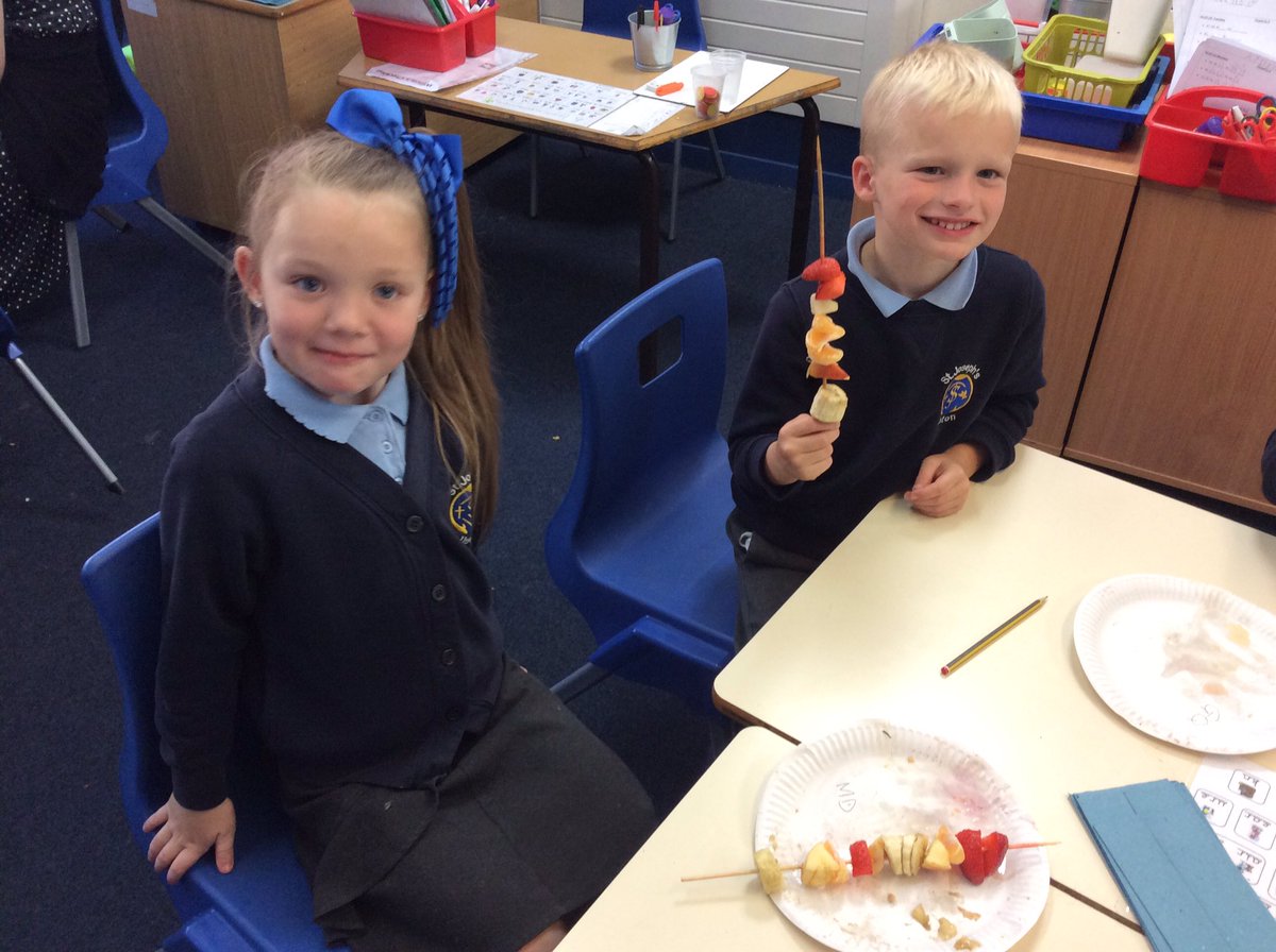 StJosephU's tweet photo. Year 1 have been making fruit kebabs this afternoon. They then tasted them and evaluated them too! They were delicious! #SJUDT https://t.co/qtkG9oLxOh