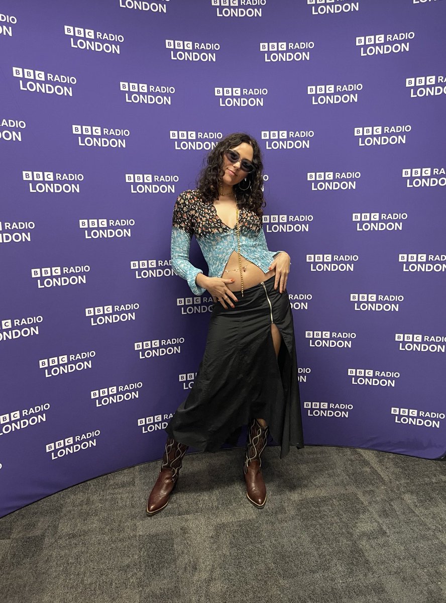 elizalovechild's tweet image. TUNE IN AT 8PM @BBCRadioLondon @thejournalice @BBCUpload 

Right here &amp;gt;&amp;gt;&amp;gt; bbc.co.uk/sounds/play/li…