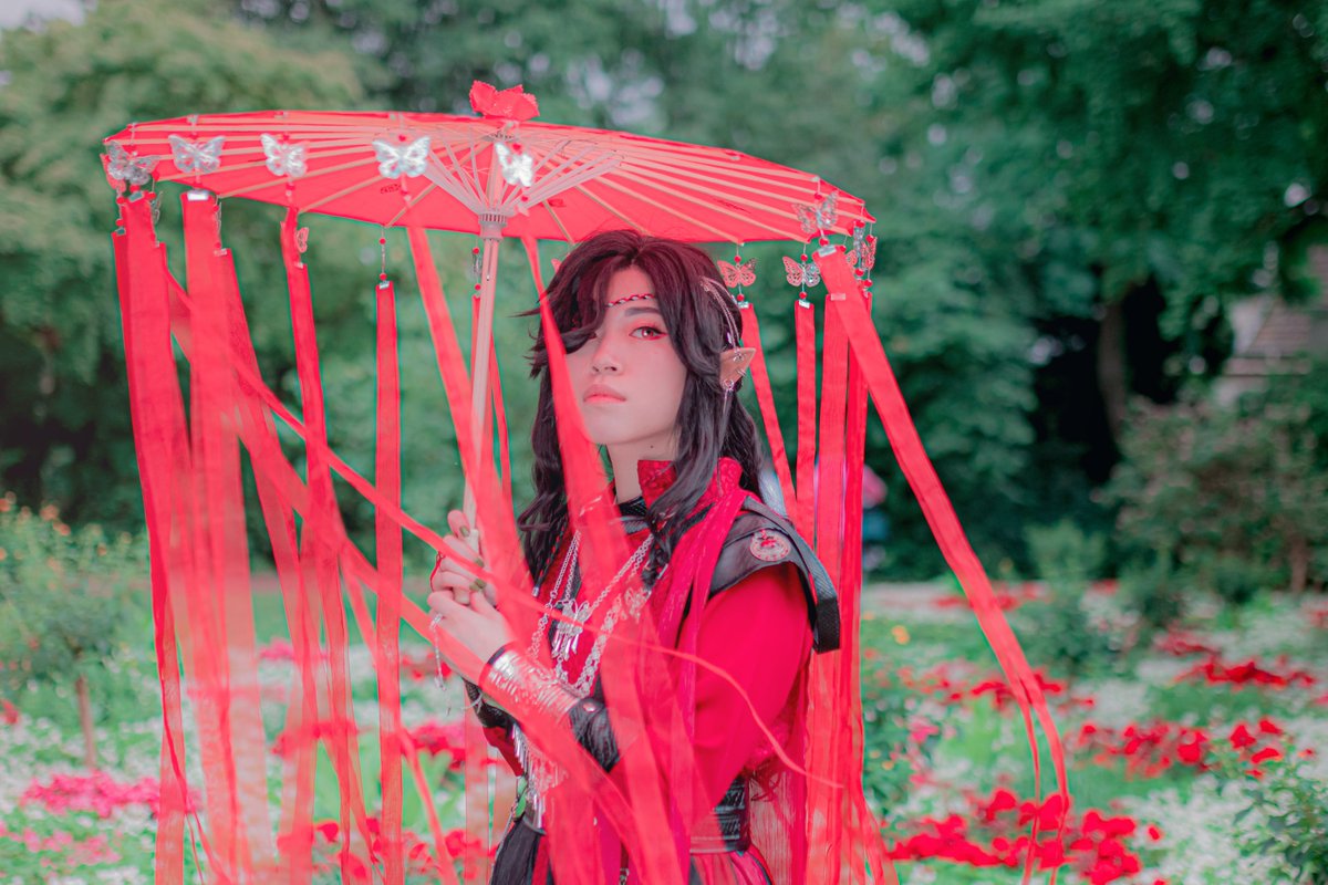 FreezingPhoto's tweet photo. “I am forever your most devoted believer.” 

@nachtblueher as #HuaCheng 
@vnderseelie as #XieLian 

#HuaLian #TGCF https://t.co/yzSaB6WnJ4