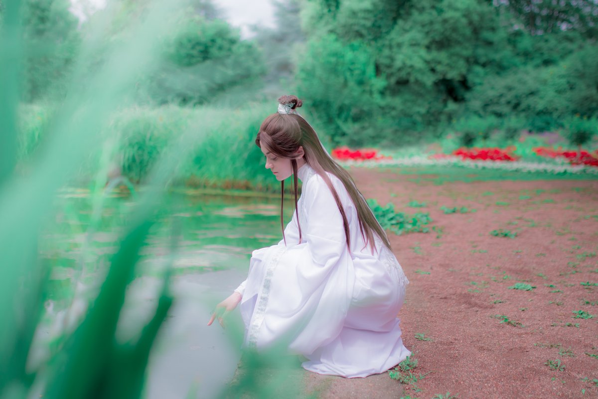 FreezingPhoto's tweet photo. “I am forever your most devoted believer.” 

@nachtblueher as #HuaCheng 
@vnderseelie as #XieLian 

#HuaLian #TGCF https://t.co/yzSaB6WnJ4