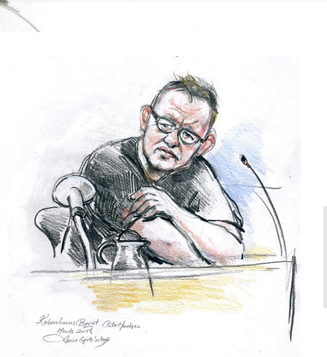 قصة جريمة الغواصة من الوثائقيات التي سكنتني و مازالت لفترة طويلة، ربما بسبب بشاعتها و مفارقاتها العجيبة التي حدثت في الدنمارك (أسعد بلد في العالم)، مكان الجريمة: غواصة ، و أطرافها غير المحتملين: رجل أعمال و مخترع مشهور و صحافية استقصائية معروفة.

في رسمة المحكمة يظهر المخترع