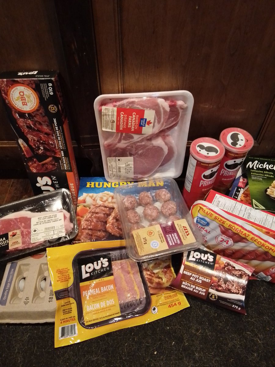 BobsonThompson's tweet photo. Ontario, Canada.
A few days ago I mentioned to a few neighbors that I can only afford to eat every 2nd  day.  A mystery person sent me this package worth about $150. Good people are still out there. Thank you. https://t.co/fMJRXJVgeS