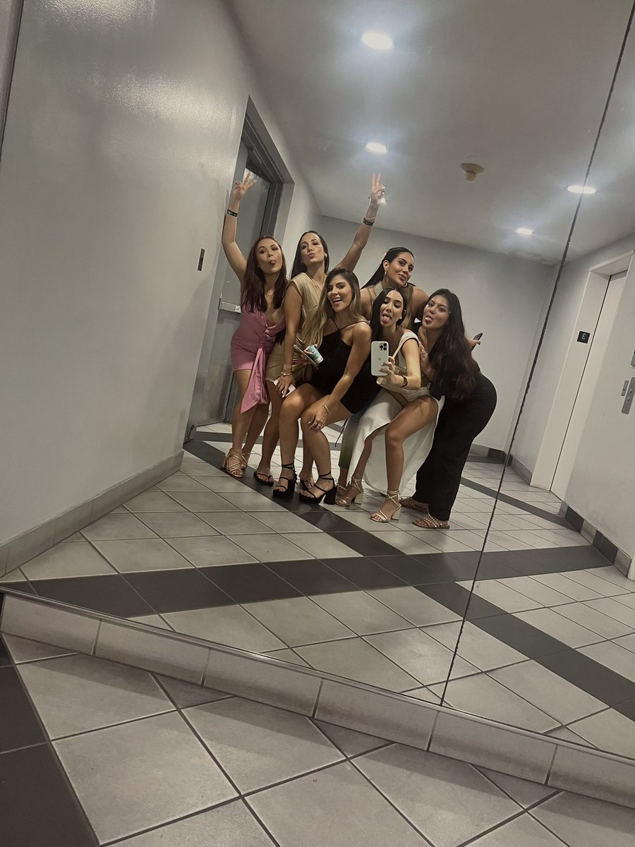 Mariajosenossa2's tweet photo. Hubiera deseado que fuera eterno este fin de semana🥺 las extraño ya !! https://t.co/Cr4SolAbXp