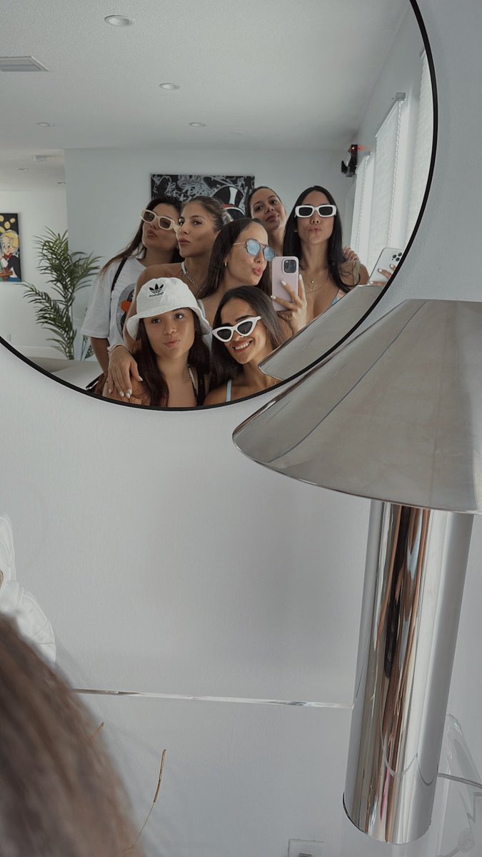 Mariajosenossa2's tweet photo. Hubiera deseado que fuera eterno este fin de semana🥺 las extraño ya !! https://t.co/Cr4SolAbXp