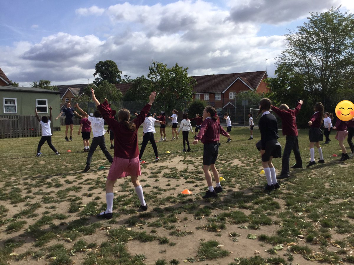 ThamesideSch's tweet photo. And so begins our Thameside 2023 Sports Week! What a treat to have rower James Vogel teach our children a fitness circuit. Year 5 and Year 6 loved their sports day - thank you parents/guardians for coming to support your children! #PEtps #sportsweek https://t.co/Bh9BzXY6de