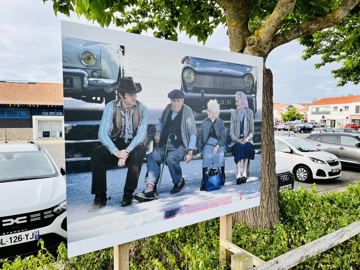 📸 Derniers jours de l’exposition consacrée à Jean-Marie #Périer et ses clichés de #stars des sixties, au Salorge, avec présence ce soir du #photographe. Le Quai Jean Bart continue d’en accueillir une sélection jusqu’à fin août. #noirmoutier #no85