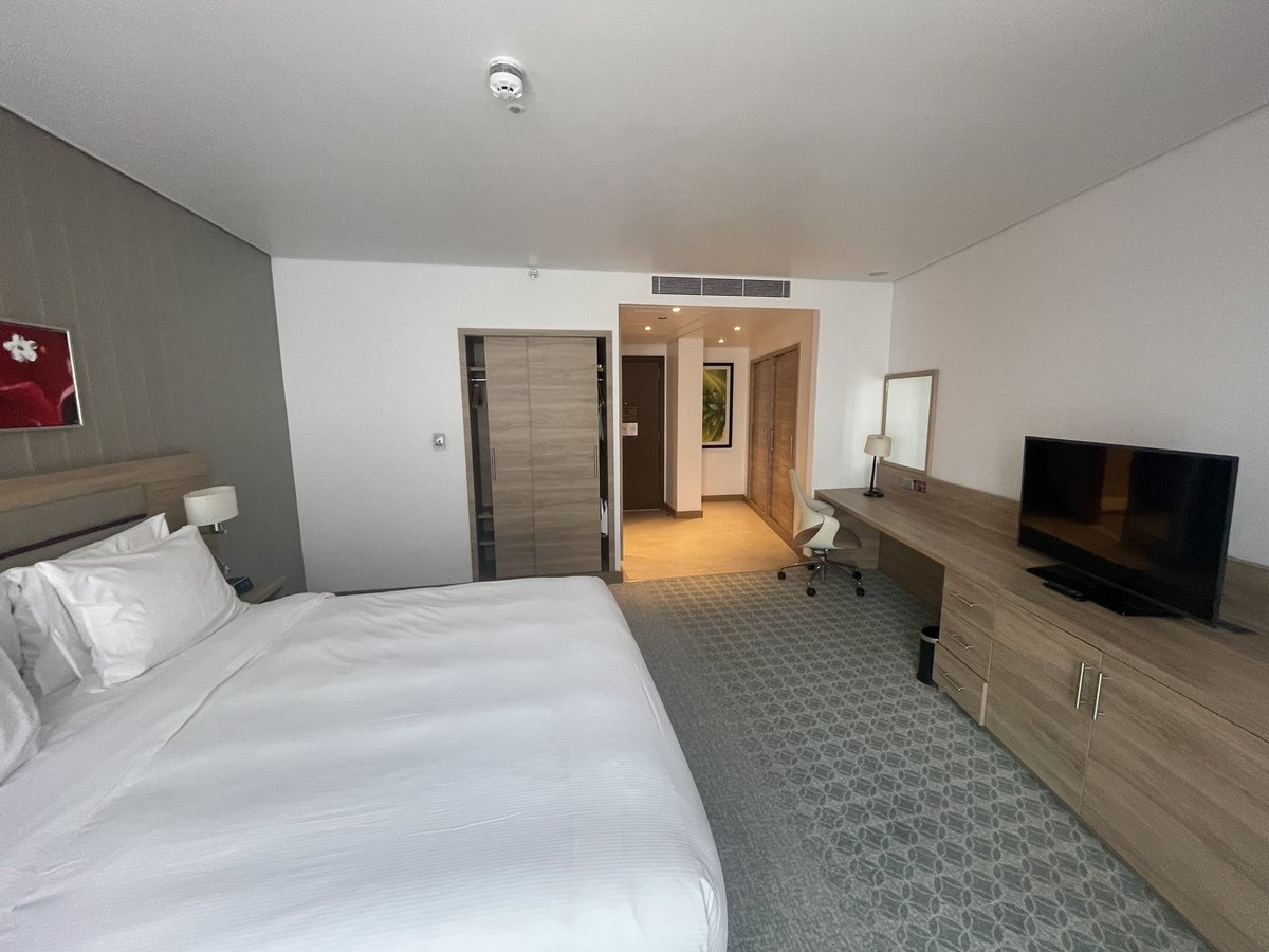 jamiebsmith's tweet photo. Lovely stay at @HiltonHonors @HiltonGI_Muscat. Warm welcome and upgrade to a King Superior room what was very spacious and comfortable. Relaxing rooftop pool and a fantastic selection at breakfast. The late check out was greatly appreciated ahead of my late flight. https://t.co/ko9jYEx5Mq