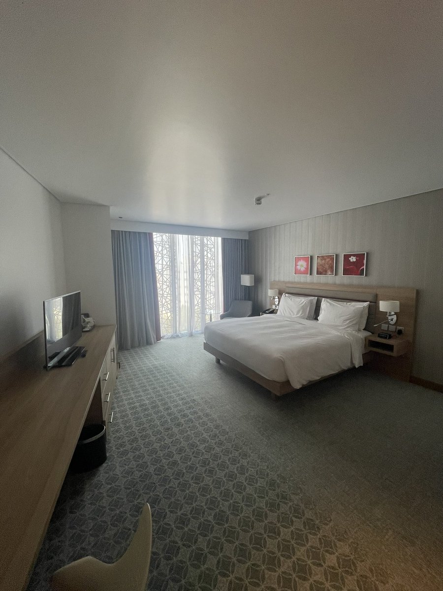 jamiebsmith's tweet photo. Lovely stay at @HiltonHonors @HiltonGI_Muscat. Warm welcome and upgrade to a King Superior room what was very spacious and comfortable. Relaxing rooftop pool and a fantastic selection at breakfast. The late check out was greatly appreciated ahead of my late flight. https://t.co/ko9jYEx5Mq