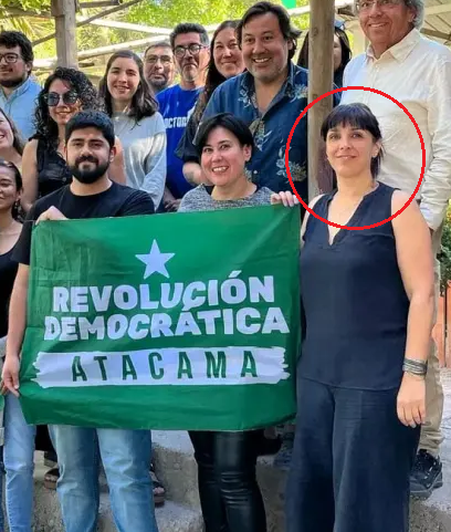 DRESTRUM__Pl's tweet photo. 🔴 ATACAMA:

Seremi ROCÍO DÍAZ (REVOLUCIÓN DEMOCRÁTICA) adjudicó 128 millones a fundación "Comprometidos" para suministrar agua potable a campamentos.
La fundación terminó COBRANDO el agua potable a la gente.
Y los depósitos se hacían a la cuenta de otra ex Seremi, Gladys Cortes. https://t.co/mKWaRszZJ9