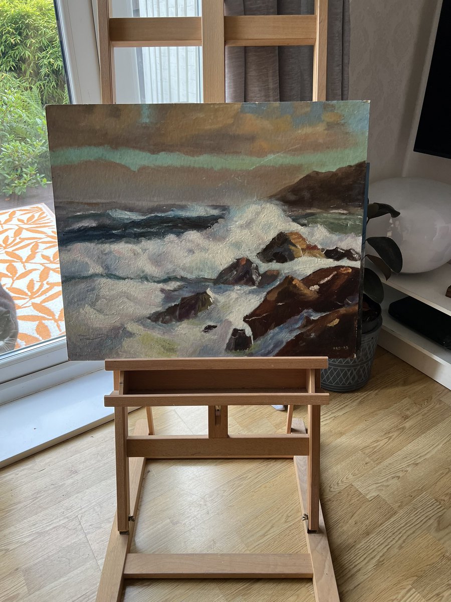 SarahjevsEvans's tweet image. I picked up this beautiful sea painting today at a charity shop
It’s signed Bea 1982 
Anyone know this artist?
