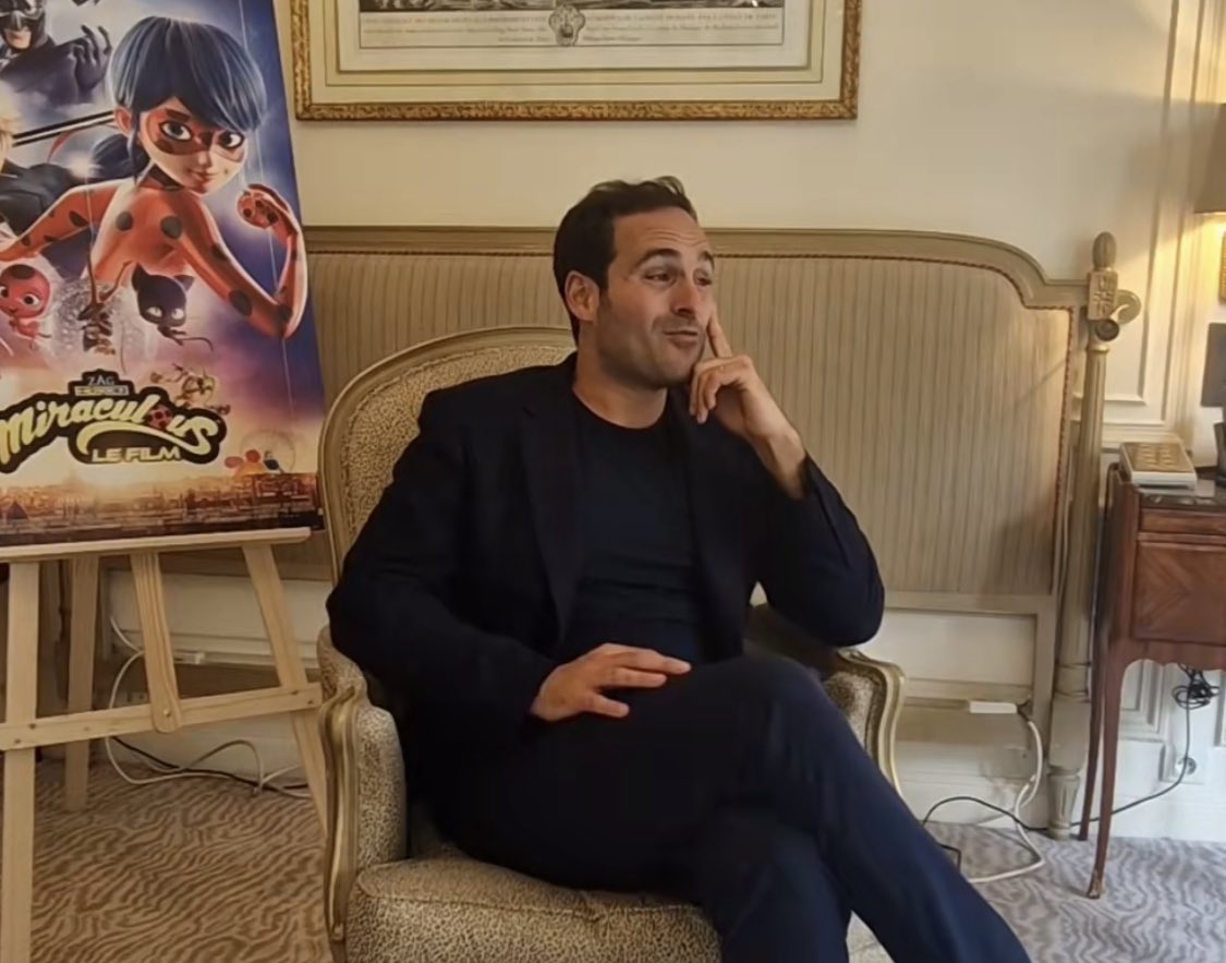 ladybugfrance's tweet image. Dans une interview réalisée par @mathildeandbird, Jeremy Zag a annoncé que:

- Ce mur qui nous sépare a été remplacée par la scène de la bibliothèque dans le film.
- Les premières minutes du deuxième film seront encore plus riches en émotions que les dernières du premier. (1/2)