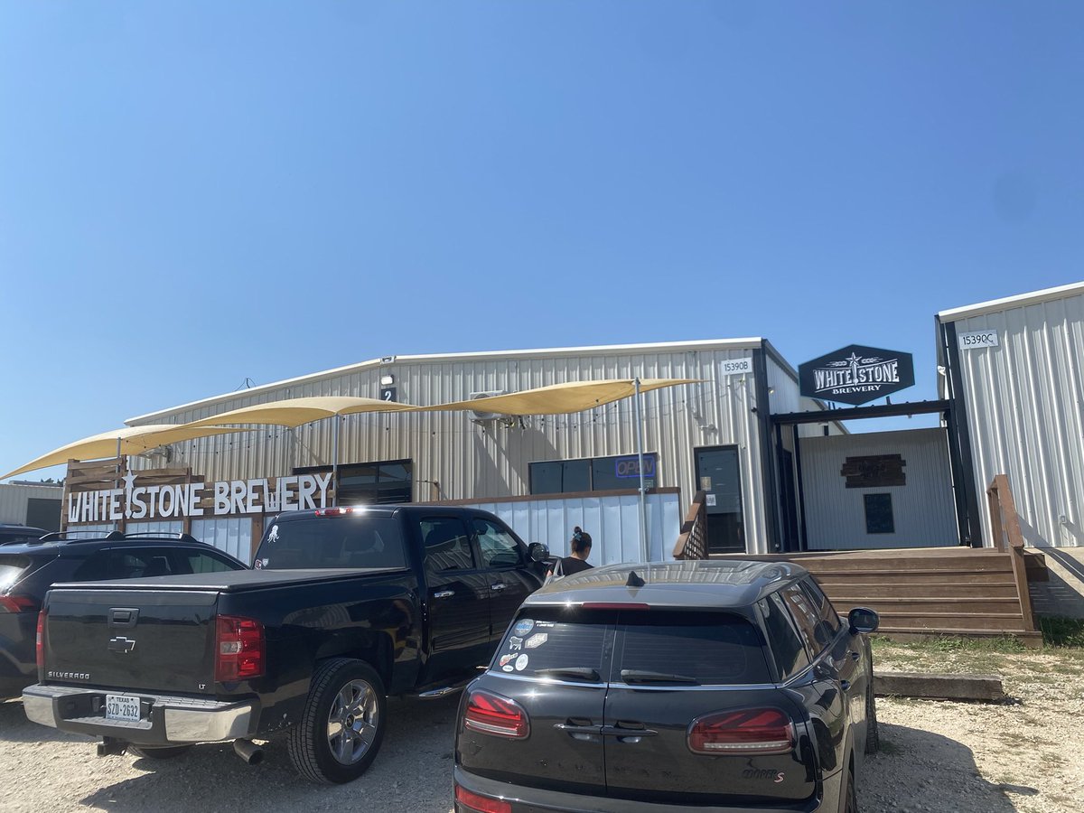BeerExplrsGuide's tweet photo. New @Whitestonebeer location up in Liberty Hill!  Enjoyed that tropical IPA 🍺  whole fam had a good time 😎 #thebeerexplorer #texasbeer #craftbeeraustin https://t.co/jNFnYscaUc