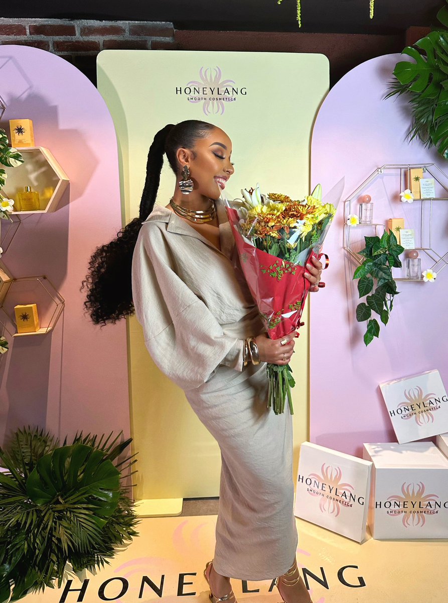 honeyshay_'s tweet photo. Le début d’une belle aventure ✨ #Honeylang 💖 https://t.co/6moXn0KFoV