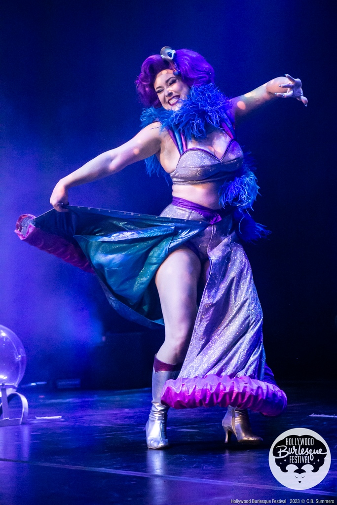 Over the past few years this gal has taken the burlesque world by storm. Racking up titles and seducing us all with her amazing energy and fun take on sexy!

#MissHollywood #hbqfest #hbqfest2023  #funnyBurlesque #burlesquecompetition
*
📷️ By @screenland_arts