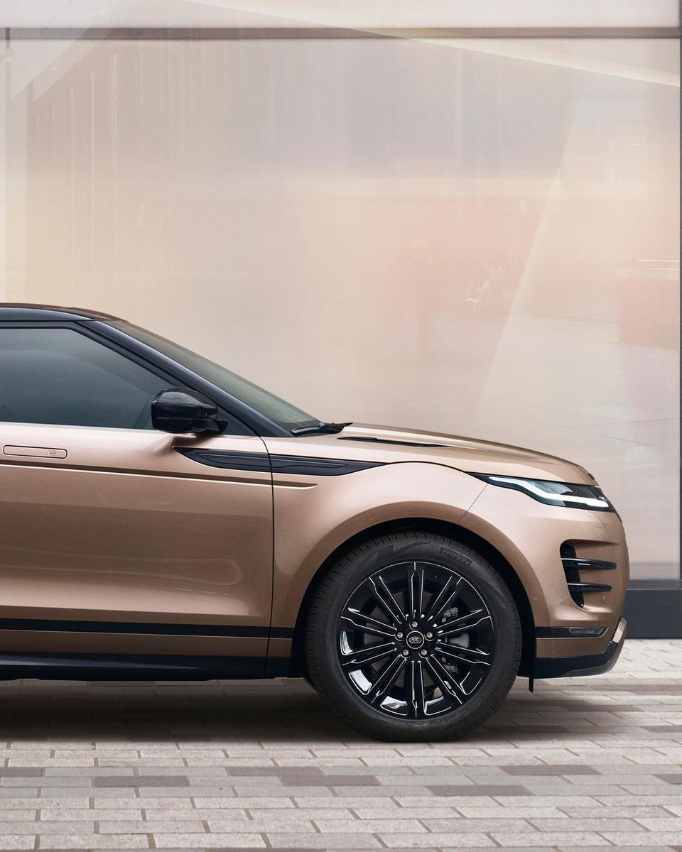 Elegantly equipped #Evoque

#RangeRover #SUV #LuxuryCar #EV
#RangeRoverEvoque #RangeRoverLove
#RangeRoverWorld #DreamCar #Luxury #Lifestyle
#NewCar