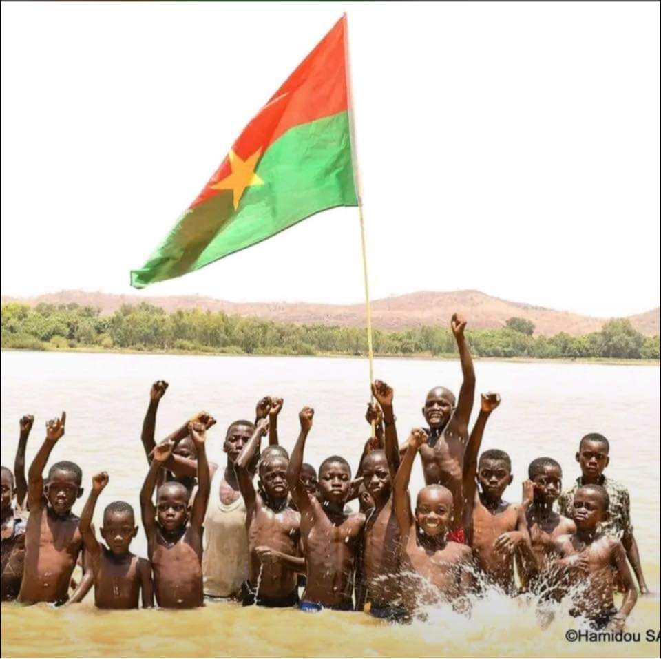 WSagbe's tweet photo. #BurkinaFaso Le message reste le même ! Là où on dit #Peul, #Mossi,#Samo, #Bobo, #Siamou, #Groumantché, #Dagara, #Lobi, #Gourounsi, #Bissa disons désormais #BURKINABÈ. Disons #NON à la #Violence et à la #Stigmatisation. Travaillons à la promotion de la #Paix et du #Vivre-Ensembe. https://t.co/gaNDrNOdVI