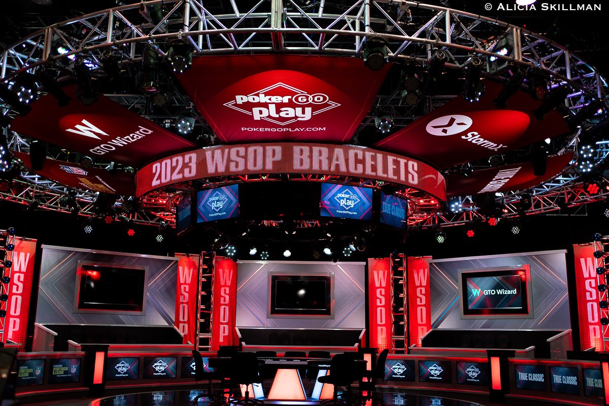 beautyincadence's tweet image. Todays a big day, it’s MAIN EVENT DAY @WSOP . LET’S GOOOOOOOO! I can’t wait to see everyone playing their hearts out today and being able to capture all of the amazing moments I’m sure are going to happen  🙌🏻 #wsop #poker #getem