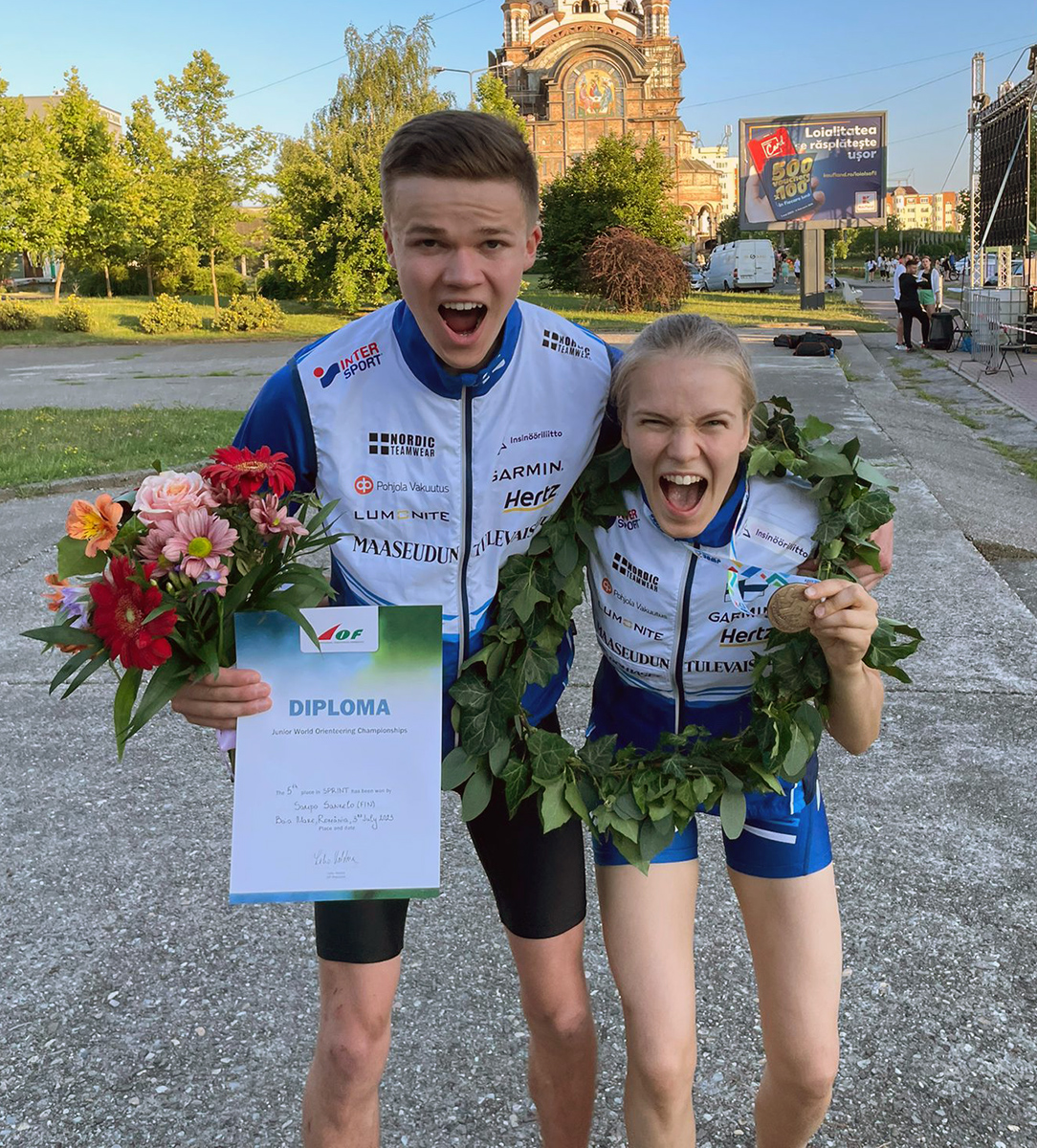 Nuorten MM-kisat käynnistyivät Romaniassa suomalaisittain hienosti: Sprintissä Eeva-Liina Ojanaholle pronssia ja Sampo Sankelo viides! Kisat jatkuvat tiistaina sprinttiviestillä. 

suunnistusliitto.fi/2023/07/eeva-l…

#suunnistus #jwoc2023