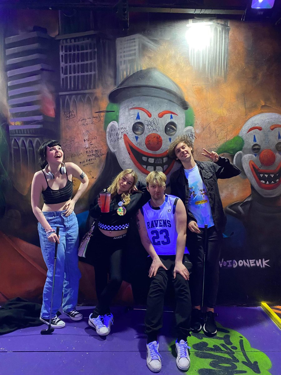 bubblegumvader's tweet photo. Dropping the 🔥 wanna be album covers at @golffanguk for @amy_cowiee s birthday ❤️🖤 https://t.co/JPNZfrLDVH