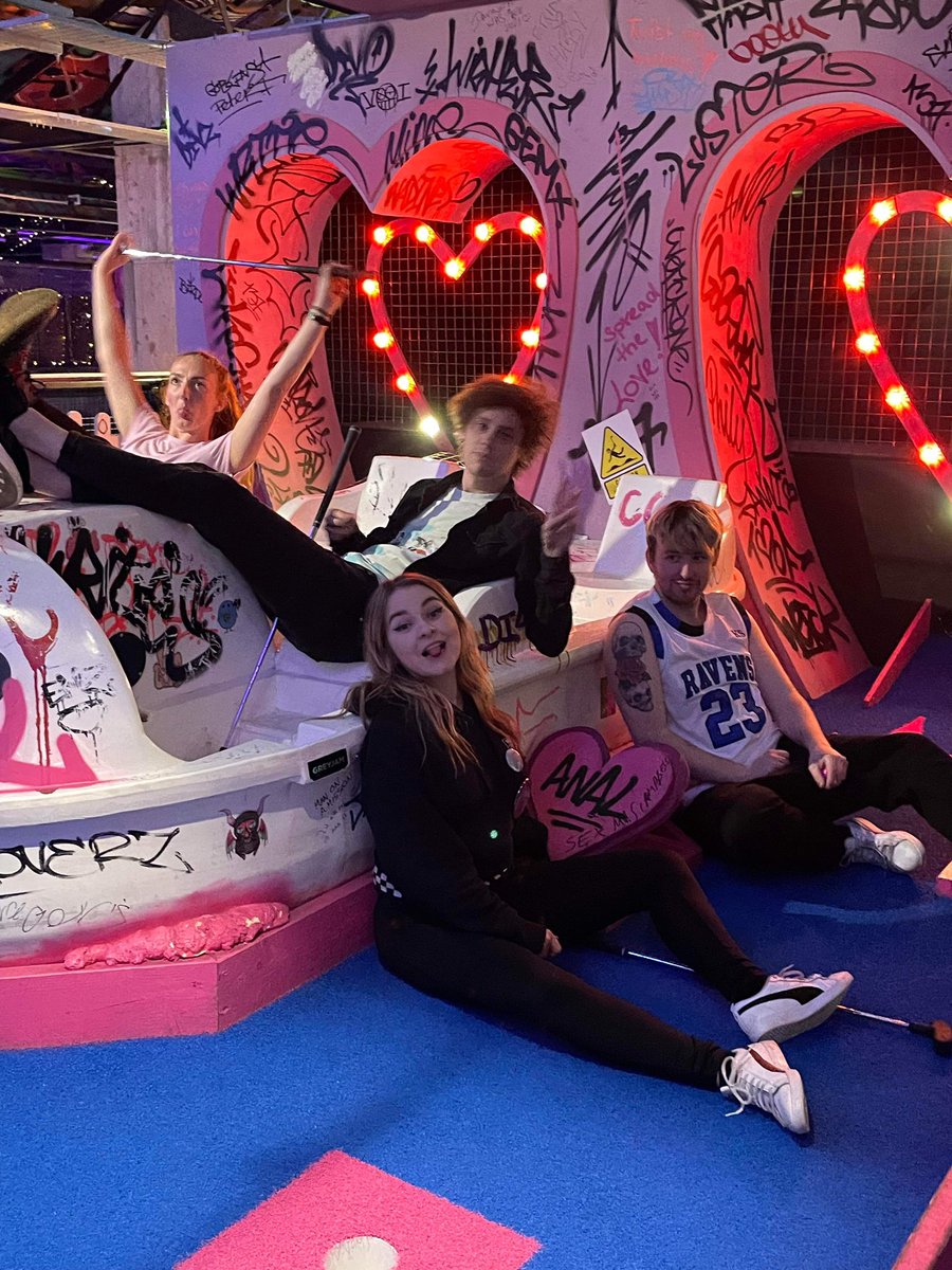 bubblegumvader's tweet photo. Dropping the 🔥 wanna be album covers at @golffanguk for @amy_cowiee s birthday ❤️🖤 https://t.co/JPNZfrLDVH