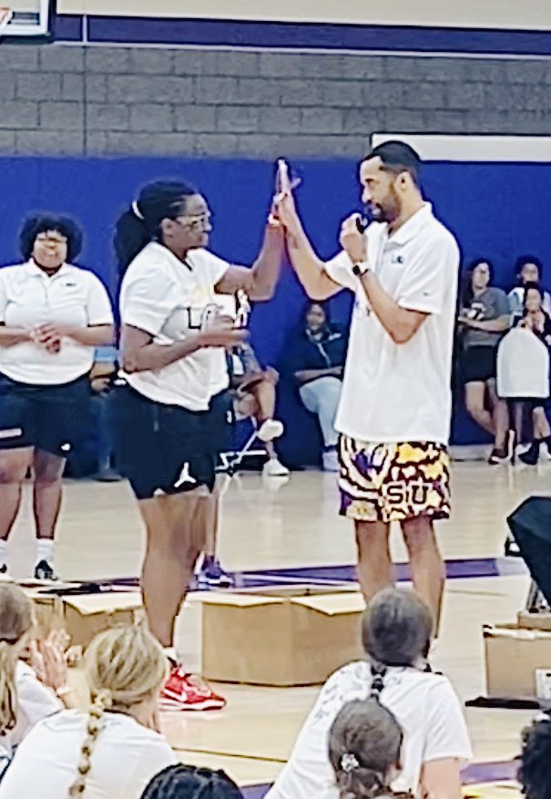 MLOREGONCITY's tweet photo. 6’2 Love Forde c/o 2027 earns “Offense Award” @LSU Camp!!! Thank you LSU for an AMAZING camp!!!!

#LSU #ballislifewbb #gemsinthegym #lsutigers #lsuwbb #lsuwomensbasketball #champs #champions #ImHer #ballislifegirlsbb  #grind #ML20 #MauriceLucasFoundation #nothinggirlscantdo https://t.co/WAZldfElqs