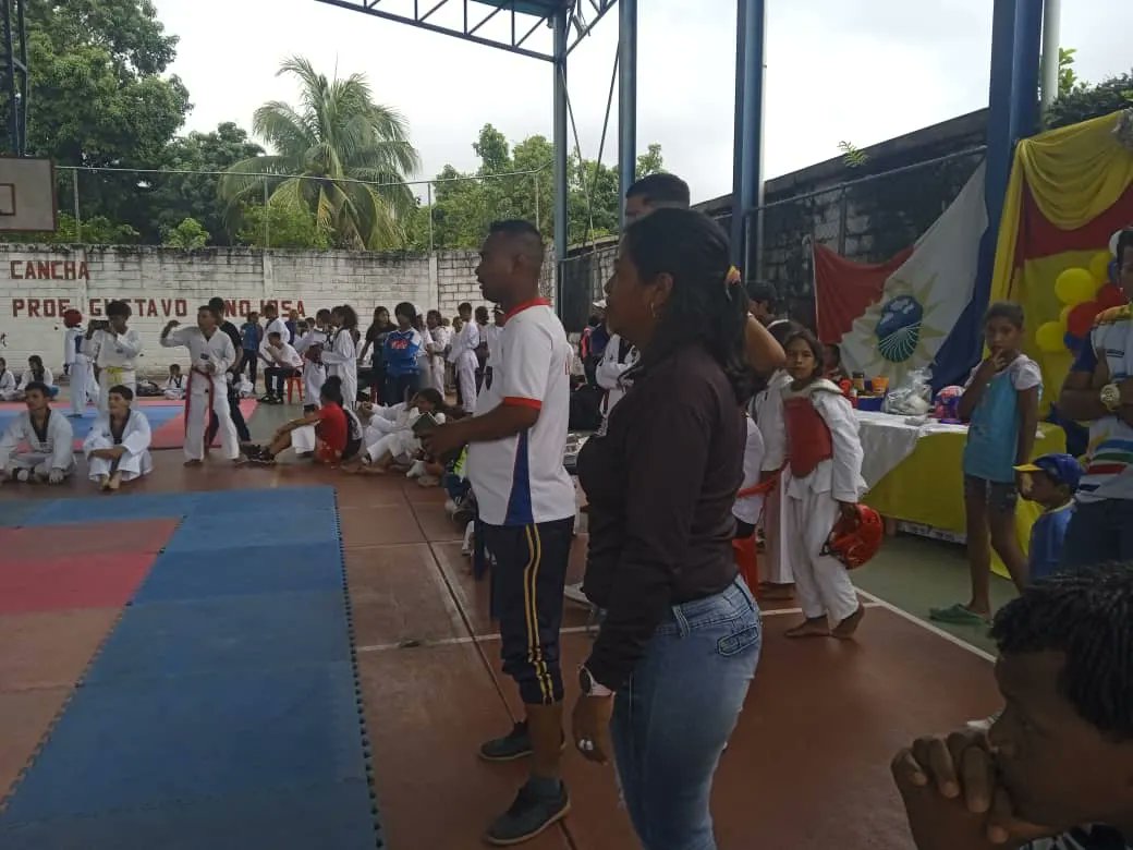 #03Julio 🟠 Senades participó en el Primer Campeonato Regional de Taekwondo, en la Cancha Techada Profesor 'Gustavo Inojosa' del municipio San Felipe, con la finalidad de promover el deporte, prevenir la violencia y fomentar la sana convivencia comunitaria.

#ConMaduroPalante