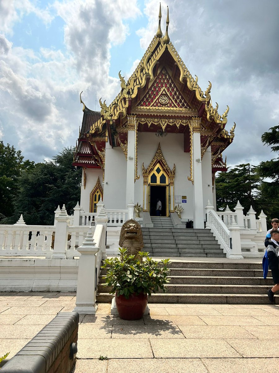 6️⃣ Year 6 enjoyed a fantastic visit to the Buddhapadipa Temple in Wimbledon. We topped up our knowledge of Buddhism at this beautiful place of worship! 6️⃣