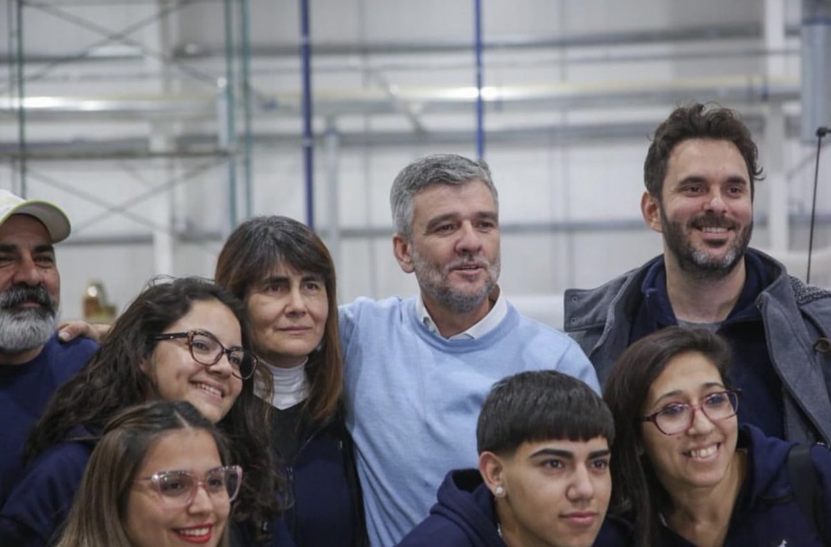 HURLINGHAMFR's tweet photo. El concejal Fabrizio Acuña, junto al Intendente @JuanZabaletaOK, empresarios y trabajadores anunciamos el desarrollo del primer Parque Industrial
Municipal de #Hurlingham. https://t.co/DNSTA4Zr1J