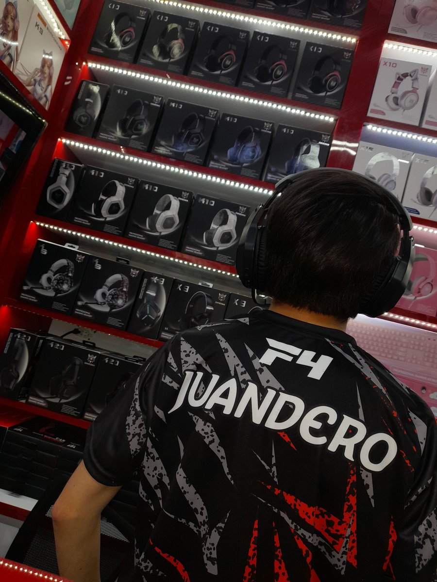 Gaming__Pill's tweet photo. EN VIVO | #VALORANT 

Estamos en directo 🔴
Nuestro jugador @juandero_o está demostrando lo que sus manos son capaces de hacer en valorant los esperamos... 😏🔥

 ⏪

#esports🔥🔥🔥🔥🔥 #screenshotsaturday #videogaming #GamersUnite #indiegame #games   
Original: Project_F4 https://t.co/qxbkadY2e8