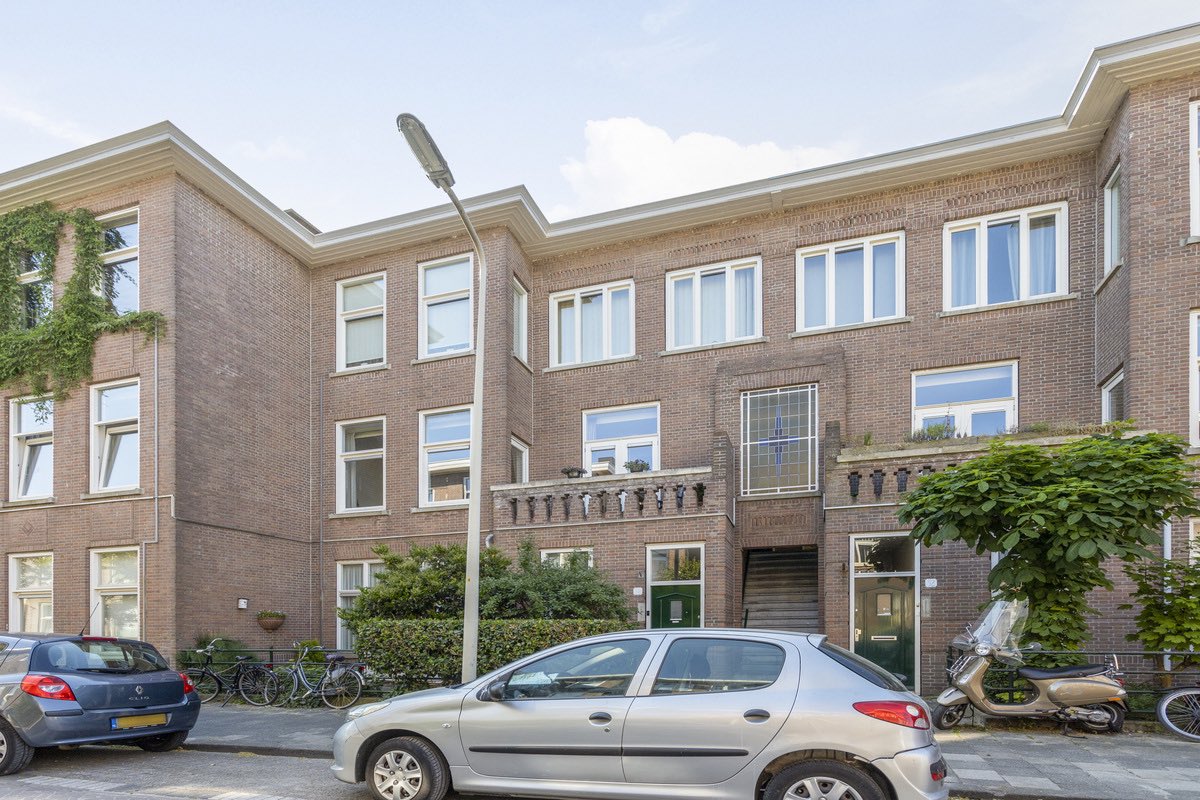 Leuk ruim appartement in populaire buurt Den Haag te koop voor een alleenstaande, een leuk stel of klein gezin. Met twee zonnige balkons. Je mag eerst kijken! #kopenzonderkijken #huisdenhaag #houseforsale #sneeuwbalstraat24 Vind het op #funda