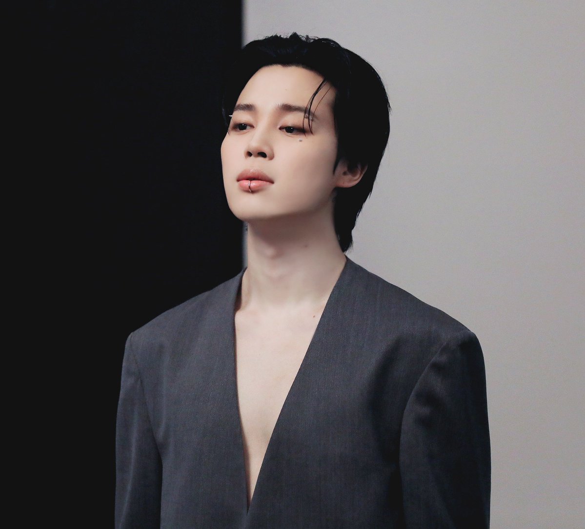 chart data on Twitter "JIMIN's "Like Crazy" was up 2,061 in US Chart Data Twitter Bts