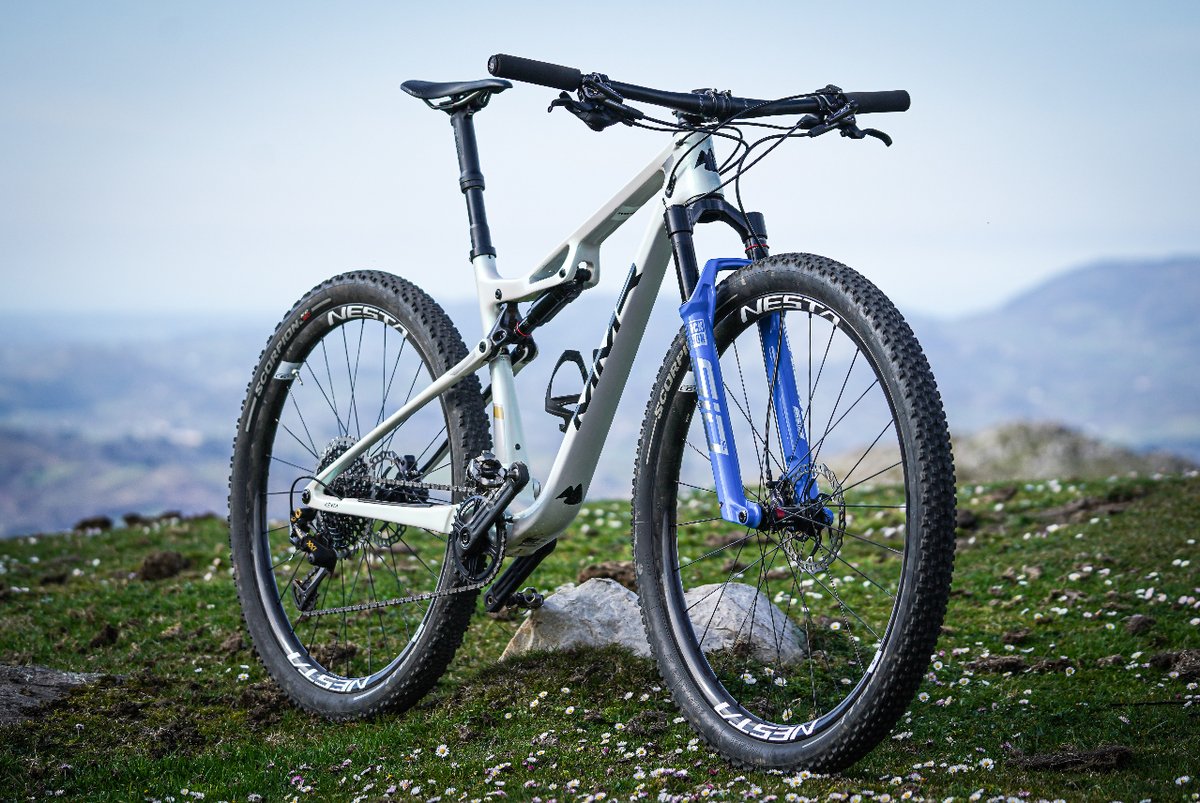 nestawheels's tweet photo. Asalta la montaña con nuestras ruedas NESTA Vastator C6+
Máxima calidad con 3 montajes que no dejan a nadie indiferente.
👉 Consulta para más información 📩
#borntobebetter
#rideNESTA #racingexperiences #nestawheels #cyclinglife #mountainbike #mtblife #BTT #mtb #handbuiltwheels https://t.co/lfadmiJlia