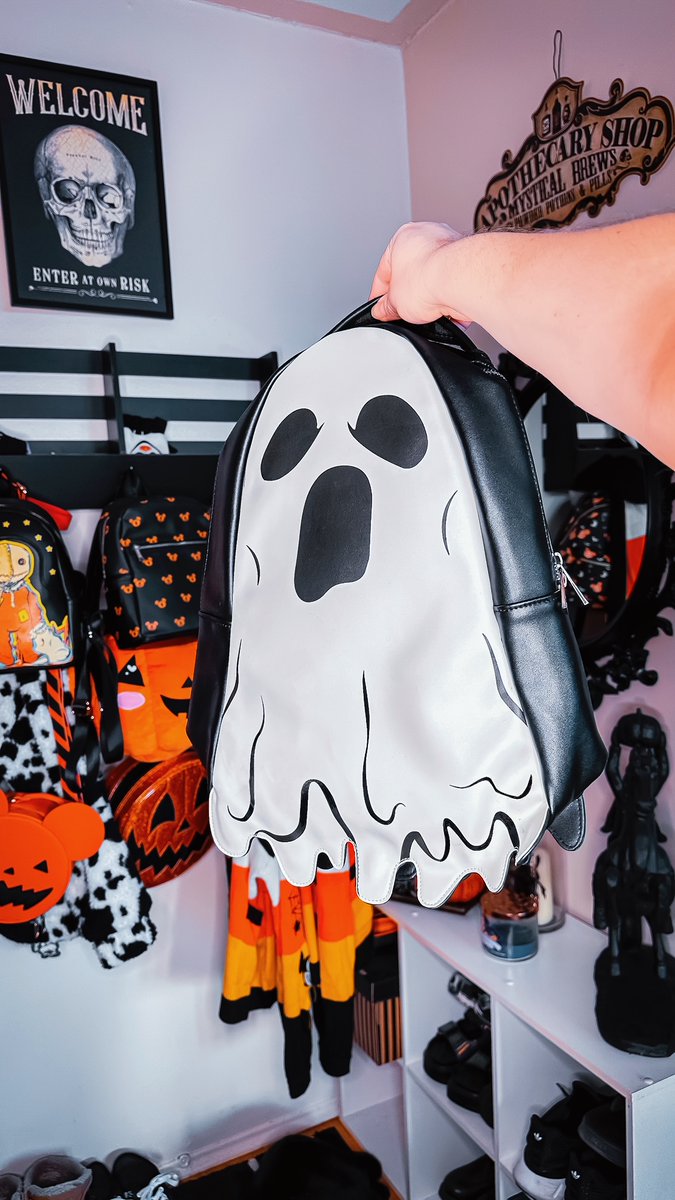 VampireFreaks's tweet photo. The ghost that holds the most - our Ghostie Backpack [Glow in the Dark] !

Photo @spookypumpkinqueen

#VampireFreaks #Spooky #GhostBackpack #GlowInTheDark https://t.co/VkTN2KJuKp