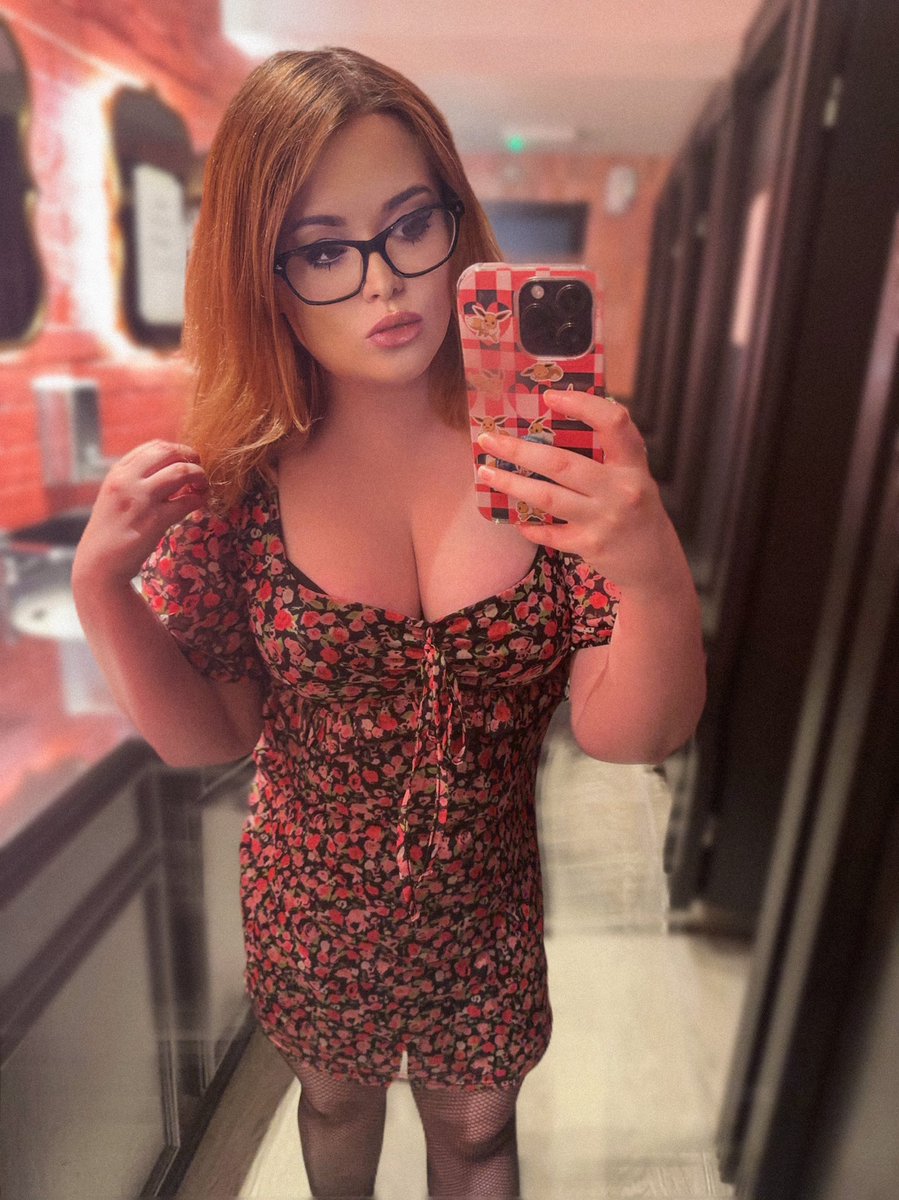 VampireGhuleh's tweet image. the prettiest summer dress 🥰🌷🩷🖤