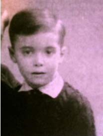 AuschwitzMuseum's tweet photo. 3 July 1932 | A German Jewish boy, Leo Klausner, was born in Frankfurt am Main. He emigrated to France.

In August 1942 he was deported from Pithiviers to #Auschwitz. He was murdered in a gas chamber after the selection. https://t.co/Oe6YI3JWCG