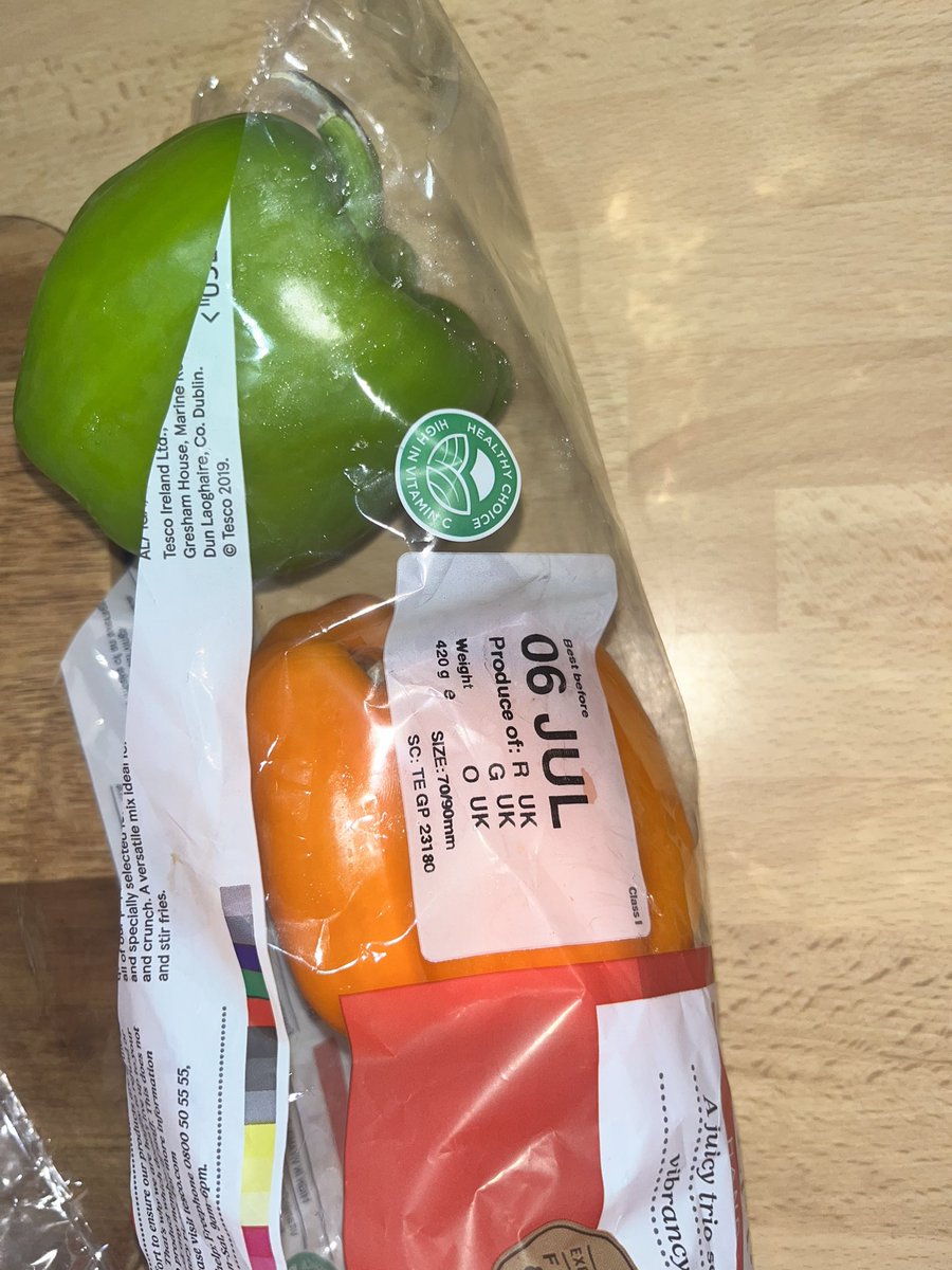 ginsayers's tweet photo. @Tesco mouldy peppers with the date of the 6th, please can I have a refund https://t.co/xqfSsCs4GM